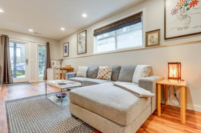 Modern Seattle Apartment about 2 Mi to Green Lake!